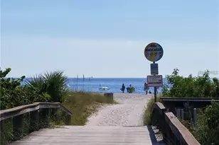 7405 Bay Island Dr S, South Pasadena, FL 33707 - Photo 9