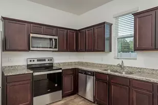 34847 Daisy Meadow Loop, Zephyrhills, FL 33541 - Photo 11