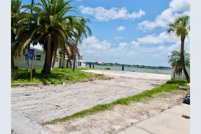 16003 5th Street E, Redington Beach, FL 33708 - Photo 3