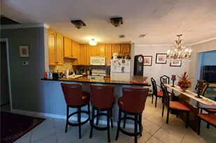 403 Finchley Ct, Sun City Center, FL 33573 - Photo 9