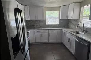 7307 50th Ave N, Saint Petersburg, FL 33709 - Photo 3