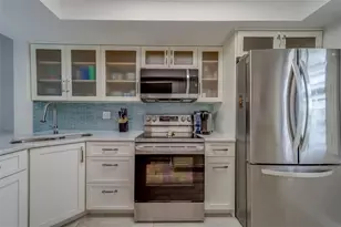 11650 Capri Cir S, Treasure Island, FL 33706 - Photo 11