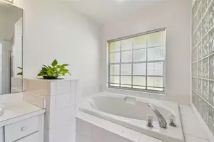 5001 Queen Palm Terrace NE, Saint Petersburg, FL 33703 - Photo 59