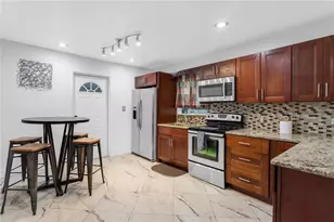 2916 W Crest Ave, Tampa, FL 33614 - Photo 9