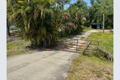 10709 E Bay Road, Gibsonton, FL 33534 - Photo 1