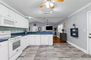 3668 Pond View Ln, Sarasota, FL 34235 - Photo 13