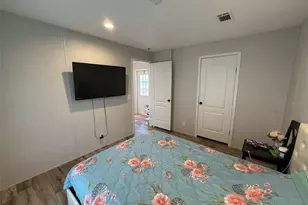 7801 34th Ave N, Saint Petersburg, FL 33710 - Photo 13