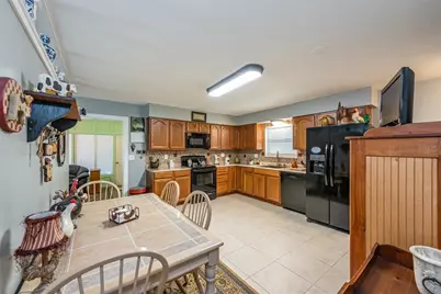 906 Hacienda Dr, Sun City Center, FL 33573 - Photo 5
