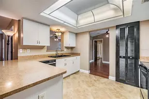 6436 Huntington Dr, Zephyrhills, FL 33542 - Photo 9