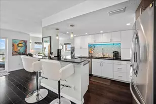 1120 N Shore Dr NE, Saint Petersburg, FL 33701 - Photo 3