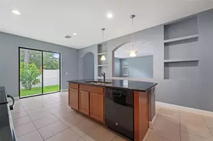 11006 Tahiti Isle Ln, Tampa, FL 33647 - Photo 13