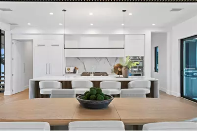 2087 Michigan Avenue NE, Saint Petersburg, FL 33703 - Photo 11