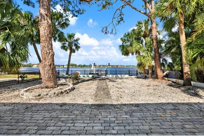 3800 Shore Acres Boulevard NE, Saint Petersburg, FL 33703 - Photo 13