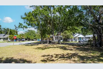 2701 6th Street S, Saint Petersburg, FL 33705 - Photo 5
