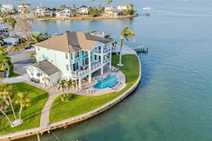 11000 8th St E, Treasure Island, FL 33706 - Photo 53