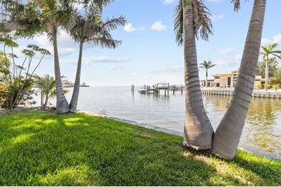 11 Brightwaters Circle NE, Saint Petersburg, FL 33704 - Photo 3