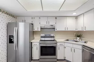 10356 Carrollwood Ln, Tampa, FL 33618 - Photo 11