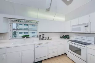 100 Bluff View Dr, Belleair Bluffs, FL 33770 - Photo 13