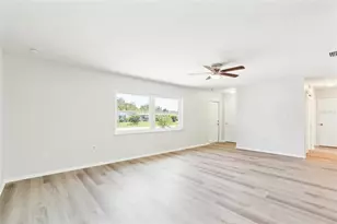 315 Dorchester Dr, Venice, FL 34293 - Photo 13