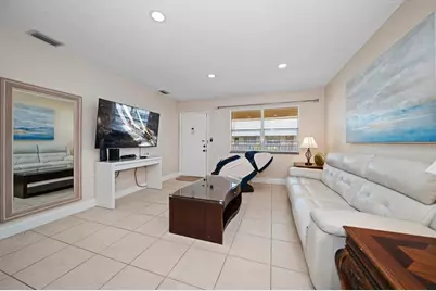 10038 62nd Terrace N #17, Saint Petersburg, FL 33708 - Photo 11