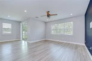 6119 Bradford Woods Dr, Zephyrhills, FL 33542 - Photo 9