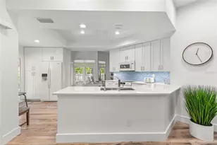 5102 White Pine Cir NE, Saint Petersburg, FL 33703 - Photo 9