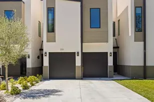 218 Hesperides Street N, Tampa, FL 33609 - Photo 1