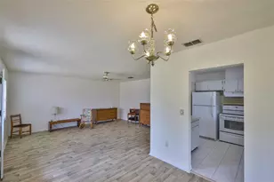 1904 Canterbury Ln, Sun City Center, FL 33573 - Photo 9
