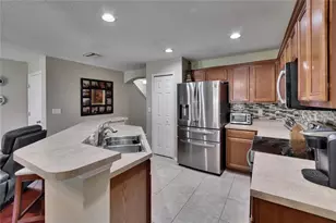 2435 Edgewater Falls Dr, Brandon, FL 33511 - Photo 13