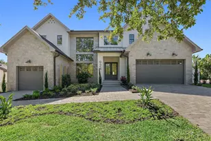 924 42nd Ave N, Saint Petersburg, FL 33703 - Photo 1