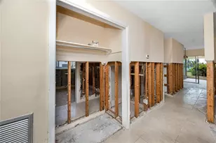 11465 7th St E, Treasure Island, FL 33706 - Photo 9