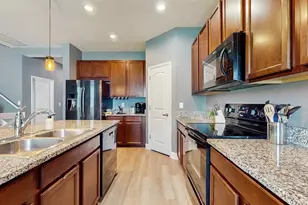 8111 Brickleton Woods Ave, Gibsonton, FL 33534 - Photo 11