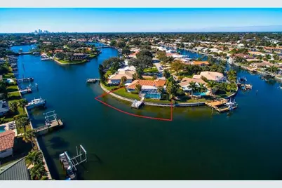 2096 Massachusetts Avenue NE, Saint Petersburg, FL 33703 - Photo 3