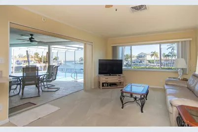 2096 Massachusetts Avenue NE, Saint Petersburg, FL 33703 - Photo 21