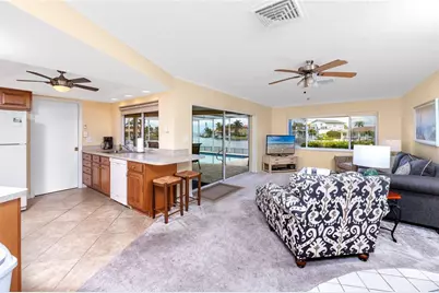 2096 Massachusetts Avenue NE, Saint Petersburg, FL 33703 - Photo 21
