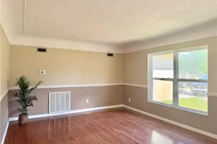 2523 Krueger Ln, Tampa, FL 33618 - Photo 5