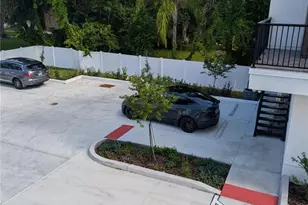 13612 N 22nd St, Tampa, FL 33613 - Photo 5