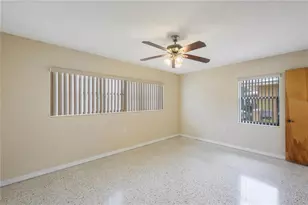 1305 Marion Dr S, Saint Petersburg, FL 33707 - Photo 23