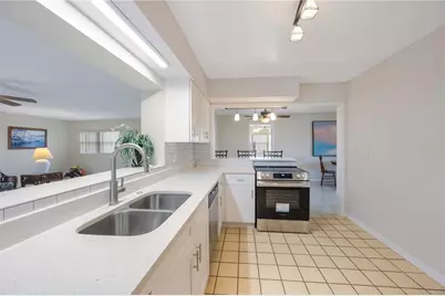 1305 Marion Drive S, Saint Petersburg, FL 33707 - Photo 19