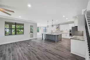 14808 Lake Magdalene Cir, Tampa, FL 33613 - Photo 9