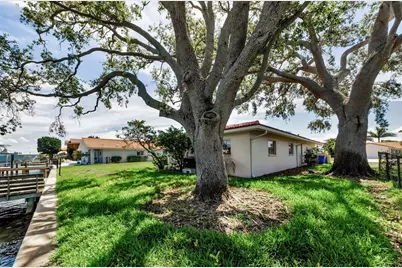 2053 Iowa Avenue NE, Saint Petersburg, FL 33703 - Photo 9