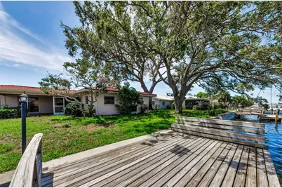 2053 Iowa Avenue NE, Saint Petersburg, FL 33703 - Photo 11