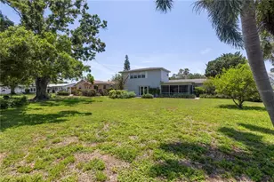 167 Almedo Way NE, Saint Petersburg, FL 33704 - Photo 13