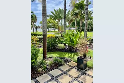 301 23rd Avenue NE, Saint Petersburg, FL 33704 - Photo 3