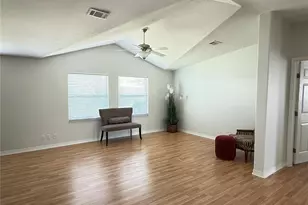 6707 Mt Pleasant Rd NE, Saint Petersburg, FL 33702 - Photo 9
