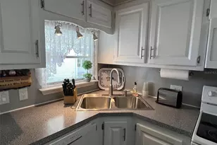 36 Thatch Palm St E, Largo, FL 33770 - Photo 7