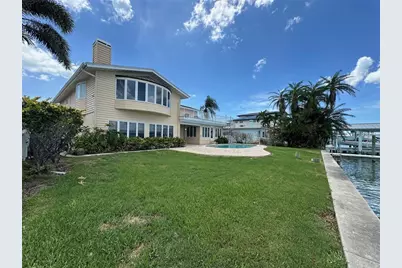413 Midway Island, Clearwater Beach, FL 33767 - Photo 3