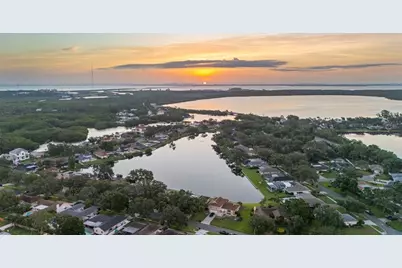 8515 Macoma Drive NE, Saint Petersburg, FL 33702 - Photo 17