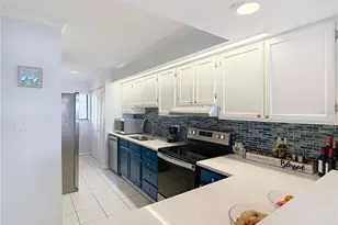 809 Bahia Del Sol Dr, Ruskin, FL 33570 - Photo 13