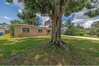 2415 York Street N, Saint Petersburg, FL 33710 - Photo 3